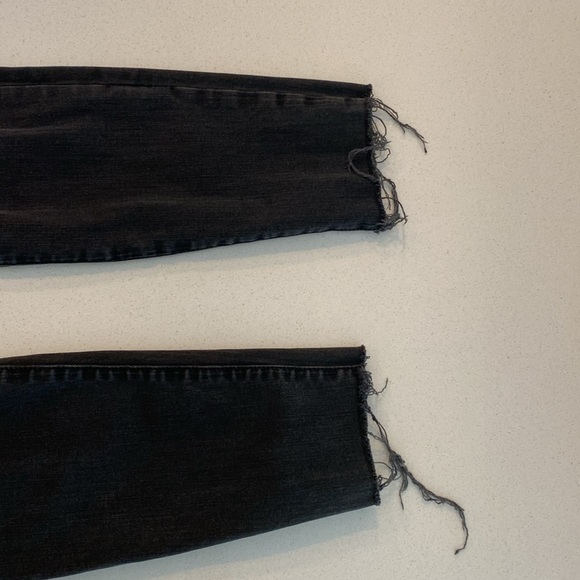 Madewell 9” High Riser Distressed Skinny Jeans - Picture 4 of 7